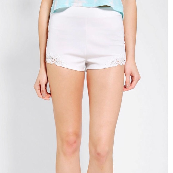 urban outfitters white shorts